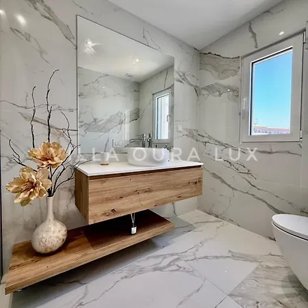 Oura Lux